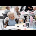 Henri Alén Instagram - Kova ralli😊 Ekat serviisit hoidettu @murubabyfood vauvojen pop-up ravintolassa. Palaute oli välitöntä ja meteliäkin oli sopivasti💪🏻. Pakko sanoa että oli kyllä hauskaa niin kyökissä kuin salinkin puolella. Ruoka maistui ja taisi joku osata vanhan kunnon lusikka lingon kanapadalla👶🏻. Huomenna taas jatketaan ja tehdään isot ja pikkuset onnellisiksi🤌🏻. #murubaby #folkfinland #redi #vauvojenravintola #popup #kolmetuttia #evästä #pikkuherkkusuut