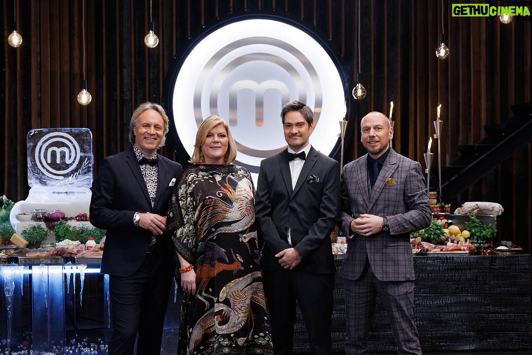 Henri AlĂ©n Instagram - Finaaliđ„ TĂ€nÀÀn ratkeaa MasterChef professional-kisan voittaja. Kolme kovaa kokkia pÀÀsee mittelöimÀÀn kirkkaimmasta kruunusta ja tuomarit pistĂ€vĂ€t kierrepalloja kuin ruusulankadun keilahallilla. Klo 20:00 @mtv3suomi Popparit esiin! #masterchefsuomi #mtv3katsomo #maikkarilla #masterchef #proffat