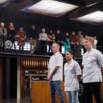 Henri Alén Instagram - Finaali🔥 Tänään ratkeaa MasterChef professional-kisan voittaja. Kolme kovaa kokkia pääsee mittelöimään kirkkaimmasta kruunusta ja tuomarit pistävät kierrepalloja kuin ruusulankadun keilahallilla. Klo 20:00 @mtv3suomi Popparit esiin! #masterchefsuomi #mtv3katsomo #maikkarilla #masterchef #proffat