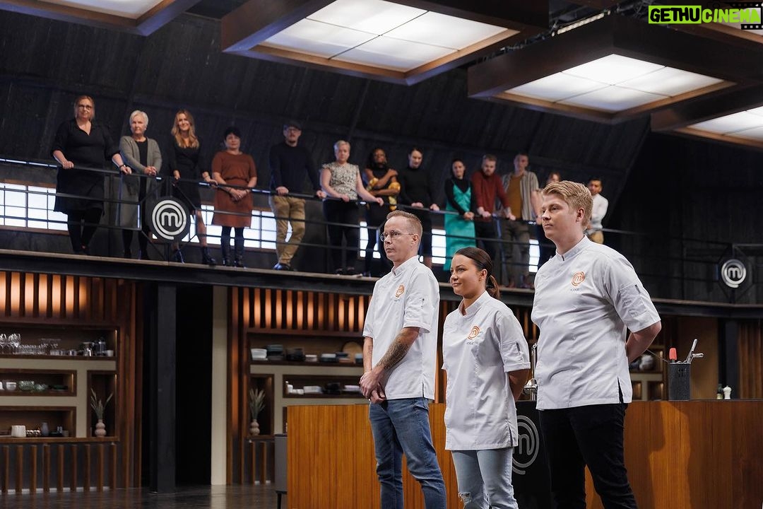 Henri AlĂ©n Instagram - Finaaliđ„ TĂ€nÀÀn ratkeaa MasterChef professional-kisan voittaja. Kolme kovaa kokkia pÀÀsee mittelöimÀÀn kirkkaimmasta kruunusta ja tuomarit pistĂ€vĂ€t kierrepalloja kuin ruusulankadun keilahallilla. Klo 20:00 @mtv3suomi Popparit esiin! #masterchefsuomi #mtv3katsomo #maikkarilla #masterchef #proffat