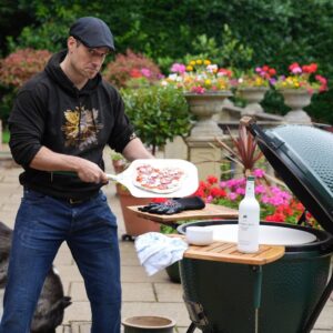 Henry Cavill Instagram - First time cooking pizza on the Egg this weekend! I even risked it all and made my own dough last night. First one tasted ok, but looks like Kal made it while drunk, so I ended up cranking the heat to 370-400C (700-750F) and making the bases suuuper thin, which may have just done the trick! My topping placement still needs work, though.
Swipe for pizzas 1,2&3