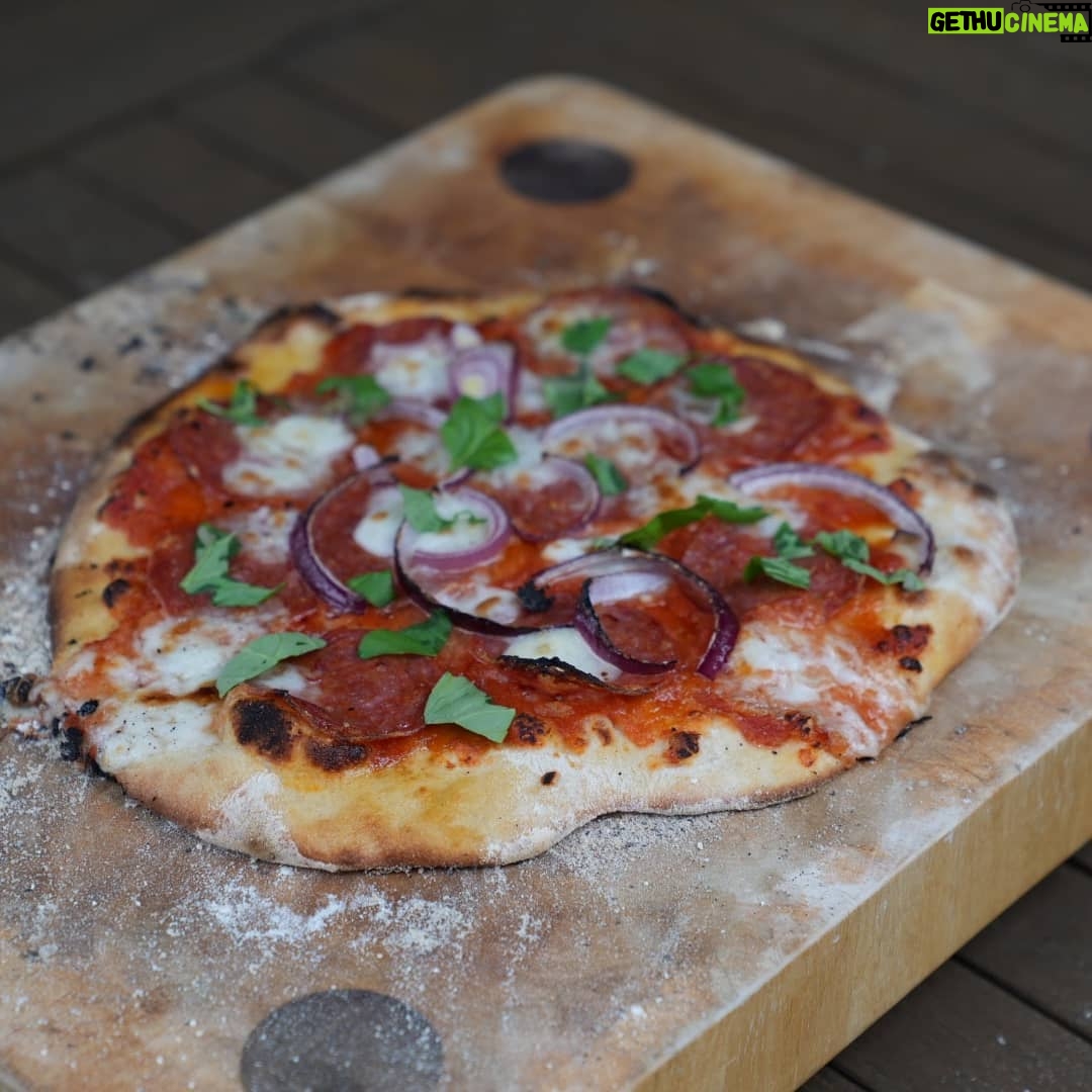 Henry Cavill - 2.9 Million Likes - First time cooking pizza on the Egg this weekend! I even risked it all and made my own dough last night. First one tasted ok, but looks like Kal made it while drunk, so I ended up cranking the heat to 370-400C (700-750F) and making the bases suuuper thin, which may have just done the trick! My topping placement still needs work, though.
Swipe for pizzas 1,2&3
