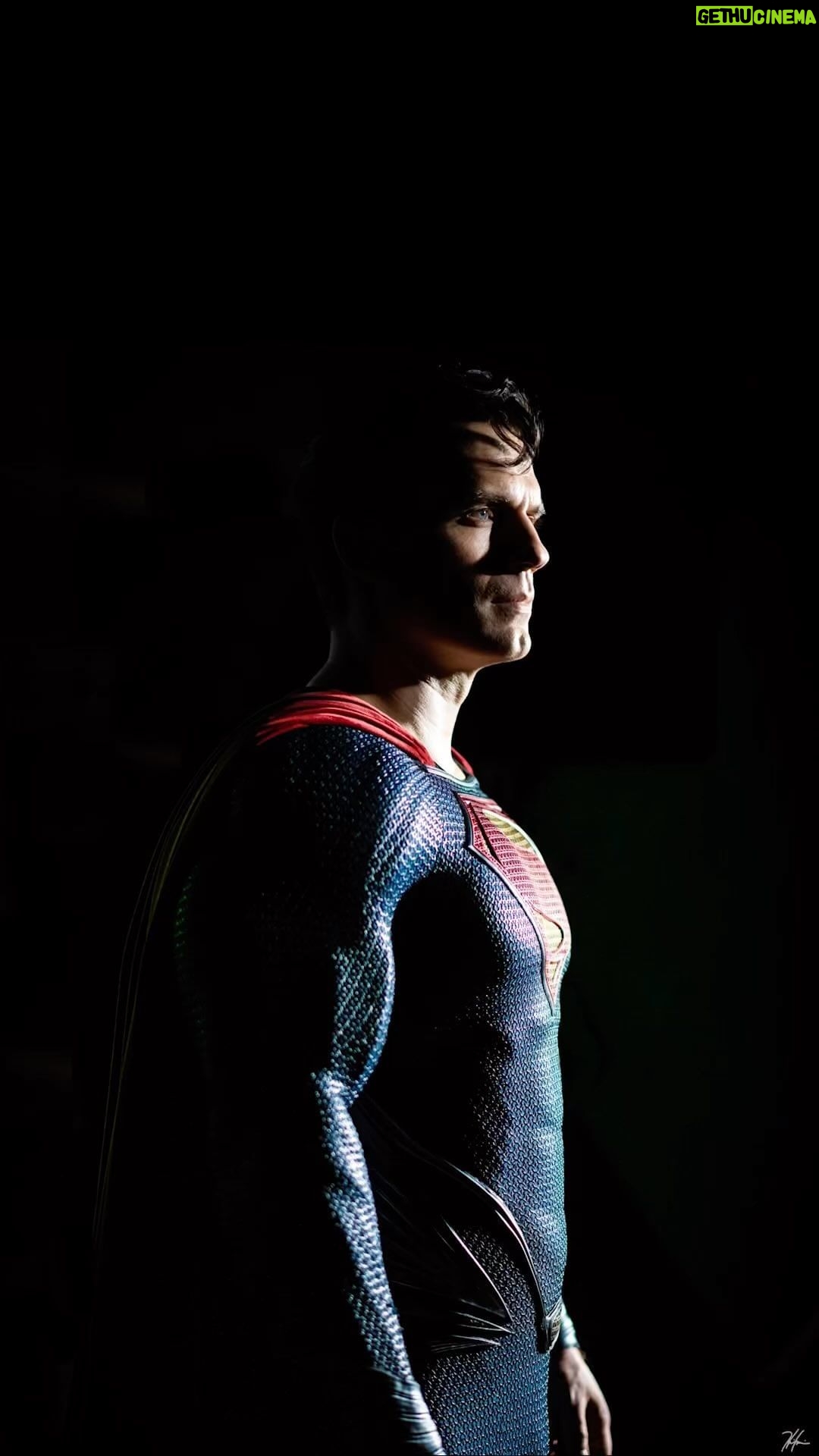 Henry Cavill - 3.9 Million Likes - A very small taste of whatās to come, my friends. The dawn of hope renewed. Thank you for your patience, it will be rewarded.
#Superman