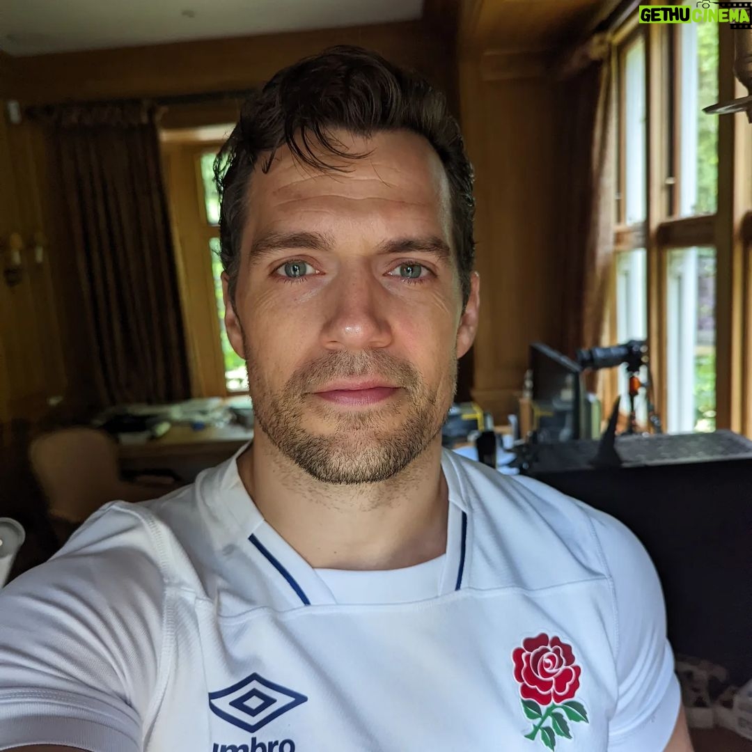 Henry Cavill - 2.1 Million Likes - Australia V England on right now!
C'mon England!!
#England
#Rugby
#EnglandRugby
#WearTheRose