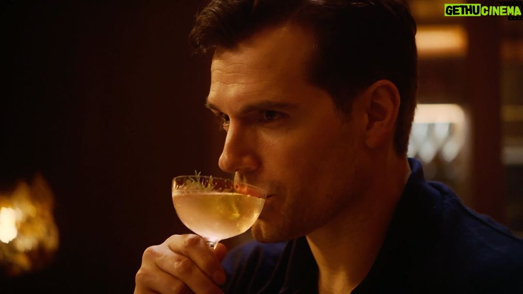 Henry Cavill Instagram - Nature's Medicine Cabinet provides and we make it available, not only in perfectly balanced amounts of pure herbal extract and sparkling water, but also in extremely handy cans! And rather than solely watching me pick said cans up and regard them studiously, you can pick some up in your very own hands! Follow the link in my bio for the manual experience. #LaunchDay #DrinkToYourHealth @No1Botanicals
