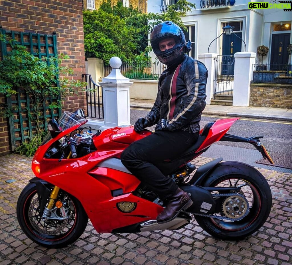 Henry Cavill Instagram - Ughhhhh. I love this bike!! The folks at Ducati let me borrow it to try it out and it has definitely placed as my new #1! Thank you Ducati. @DucatiUK #Ducati #PanigaleV4S
