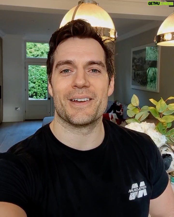 Henry Cavill Instagram - Happy Sunday! #GetOutThere #Diet #Sleep #Supplements @muscletech