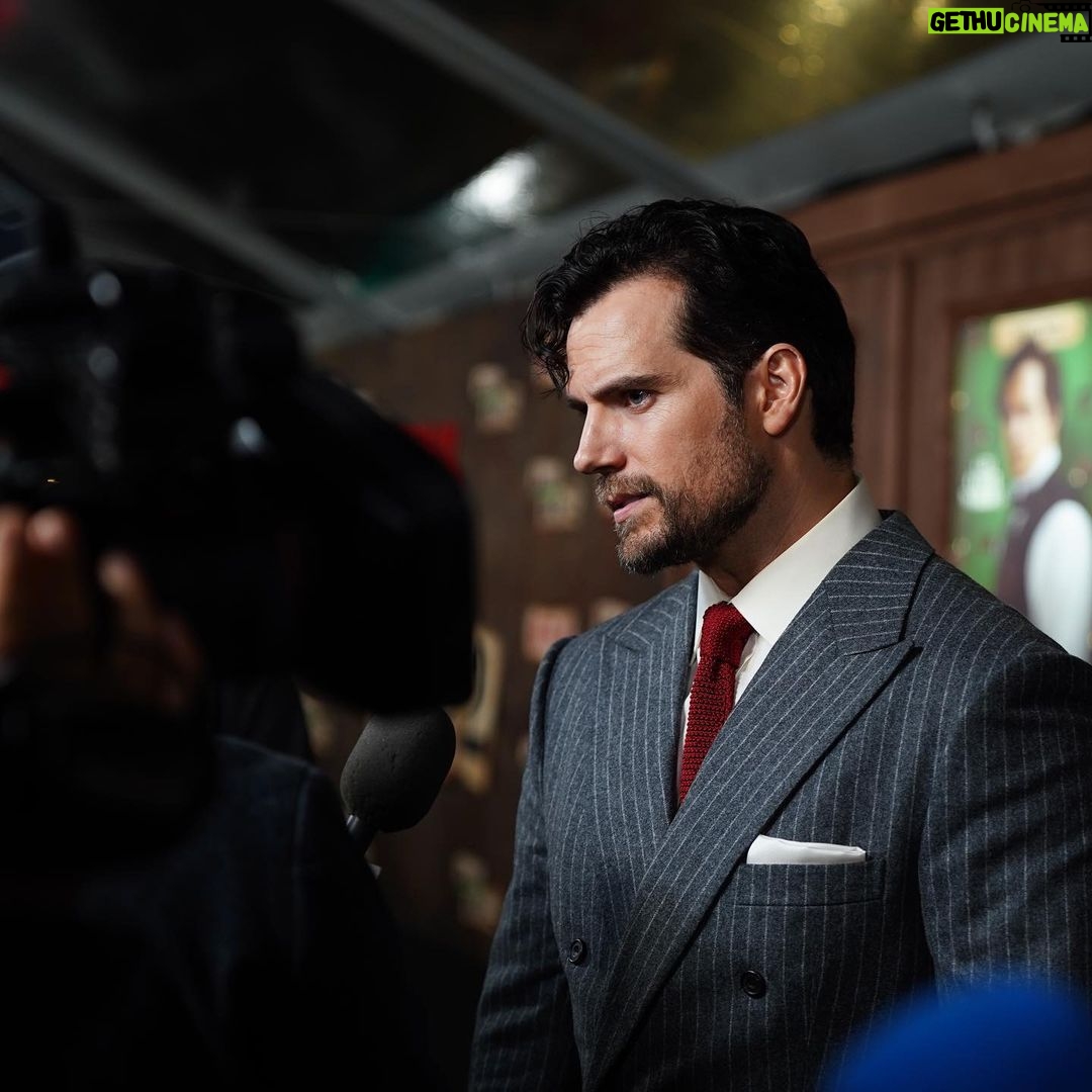 Henry Cavill Instagram - What a wonderful few days! Thank you everyone for showing your enthusiasm for Enola 2, especially to the audience at the premiere! Some serious energy there, my friends! Thank you, also, to the interviewers during press. I know it must be tricky to come up with the questions, and you have a duty to your audiences too, I appreciate all the work you put into it. And last but not least, my companions here in New York, @milliebobbybrown, #HarryBradbeer, @susiewoosie12, @shazdb, @hannahfkdodd, @abbiehern_, and @serranasulingbliss. What exceptional and extraordinary company you are. Thank you so much for letting me join you in this fantastic story. Of course, the premiere evening would not be complete without my @nviscuso. Thank you for you and everything you do. Enola Holmes 2 will be put on Netlfix on November 4th. I hope you all enjoy! #EnolaHolmes2
