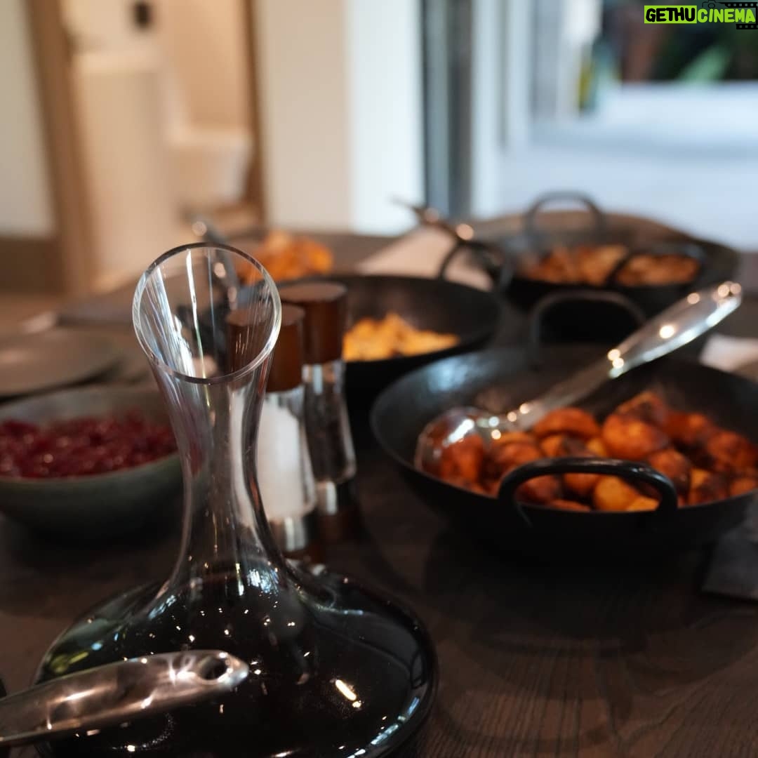 Henry Cavill - 3 Million Likes - I like to go radio silent over the Christmas period. Gives me time to be myself and spend quality time with the people who are in front of me. It also allows for full focus on the Christmas cooking! Of which a lot was done! My brother and I spent a lot of time around the big green egg! All the food we put on there just won't fit into this post so you'll just have to imagine it! The Christmas dinner cook was the most taxing, but the most rewarding. I got a heritage Turkey this year, and will defo do that again! Soooooo good, especially when cooked very slowly at low temps covered in bacon!
As fun as all that eating and drinking was, it's time to get into my training for this New Year! Tomorrow it all begins anew, and with renewed vigour!