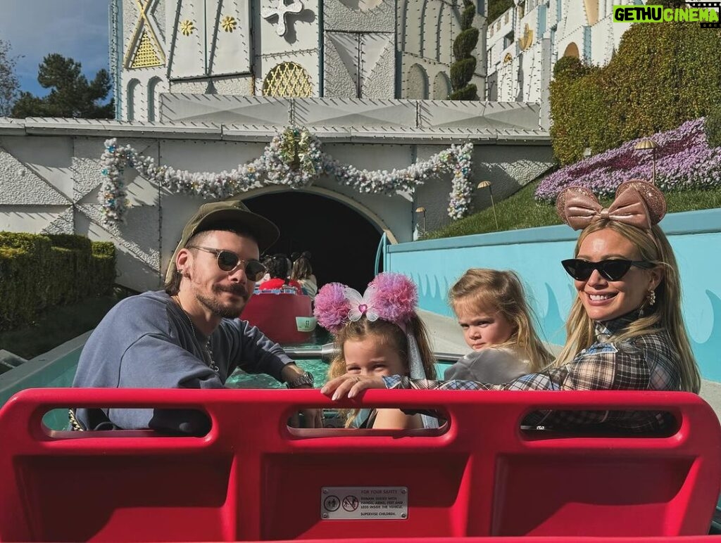 Hilary Duff Instagram - @disneyland you got the sauce . It’s always an epic day of happiness, joy, wonder, surprise and calories! ☺This time of year is my absolute favorite! You guys are so dialed. Love you, thanks for the memories 🥹 @disneyparks