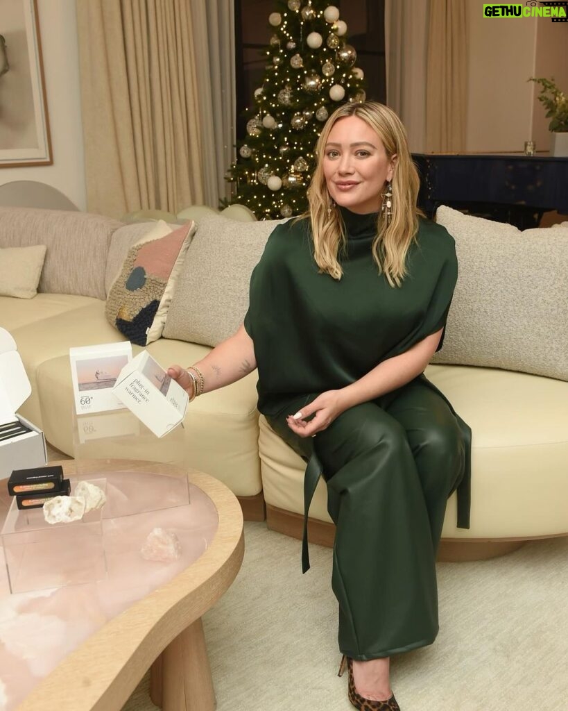 Hilary Duff Instagram - LA launch and celebration for the @below_60 team! I am so proud of this product and all that is to come. What’s your favorite #below60 #plugin scent? Vanilla buys a timeshare in paradise? Mint disco on ice? If citrus were a feeling? Get your home smelling like perfection #essentialoils 🌬️🍃🍊
