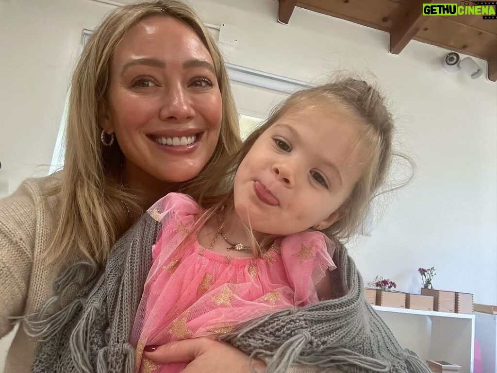 Hilary Duff Instagram - My little angel girls! I got to read my books at their school today🥰 what a treat 🍭