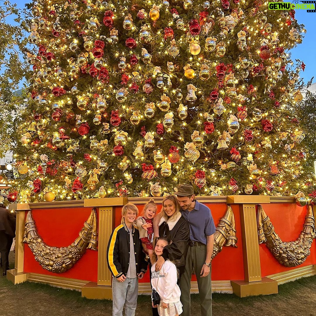 Hilary Duff Instagram - @thegrovela we love this time of yearš„°