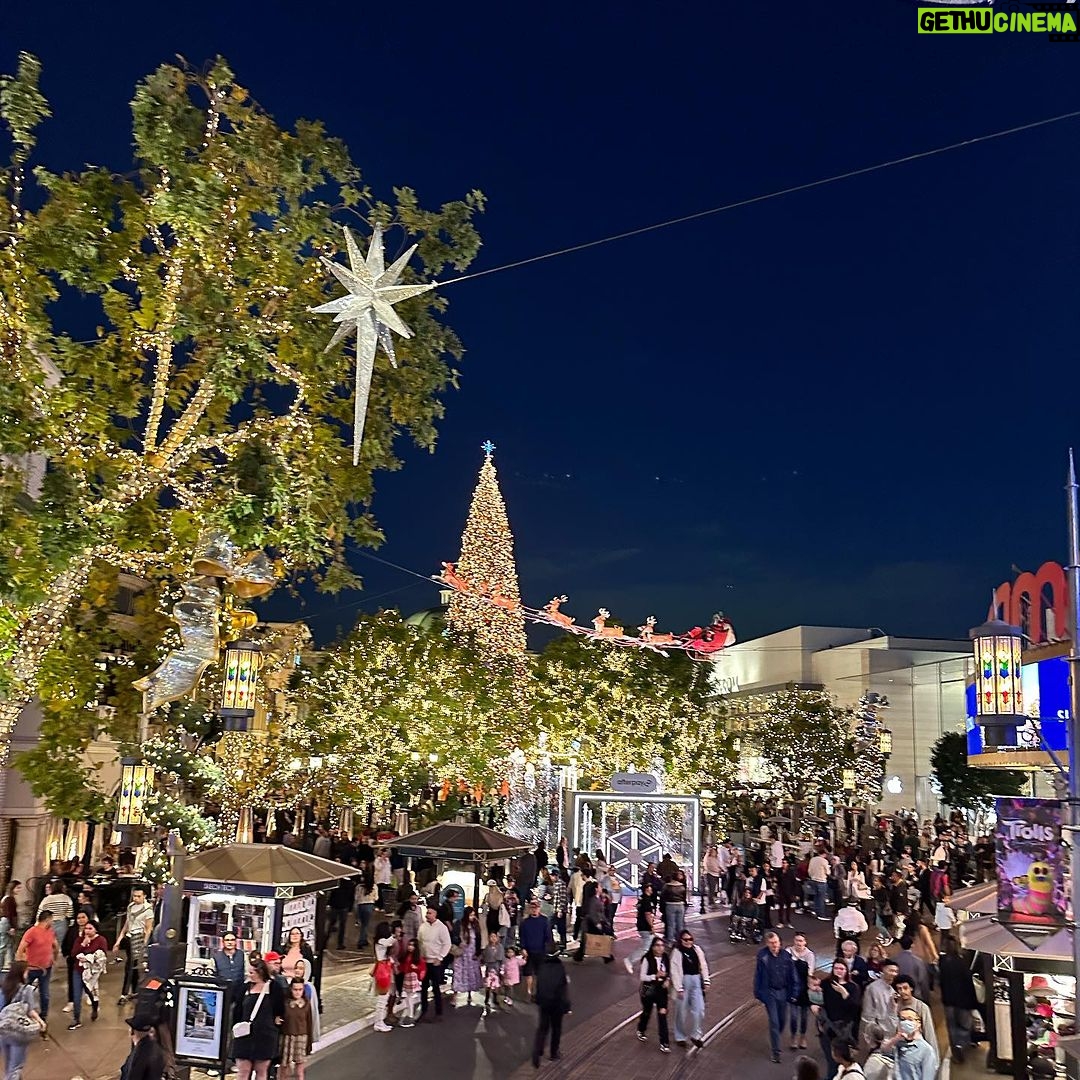 Hilary Duff Instagram - @thegrovela we love this time of yearš„°
