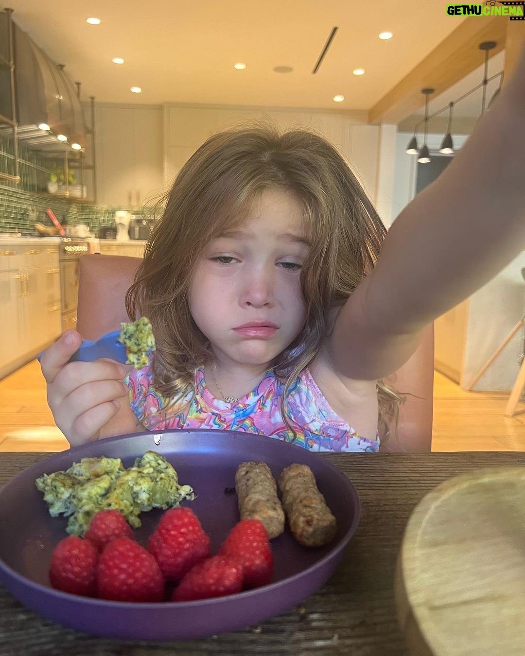Hilary Duff Instagram - Your morning look like this too? 🙄🫠🫨🙃🤪