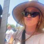 Hilary Duff Instagram - Out there 🪧 with my girls. We stand with our union! Let’s gooooooo