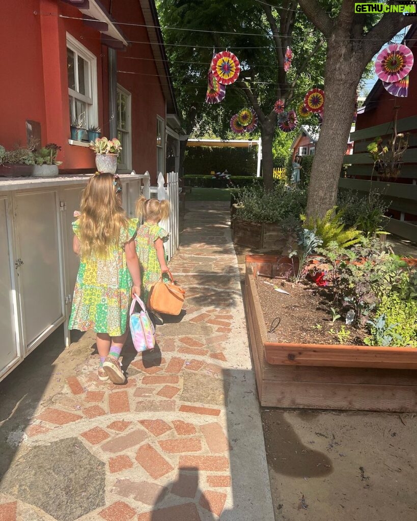 Hilary Duff Instagram - First few days at school for MJ 💕🥹 she didn’t even turn back around ……
