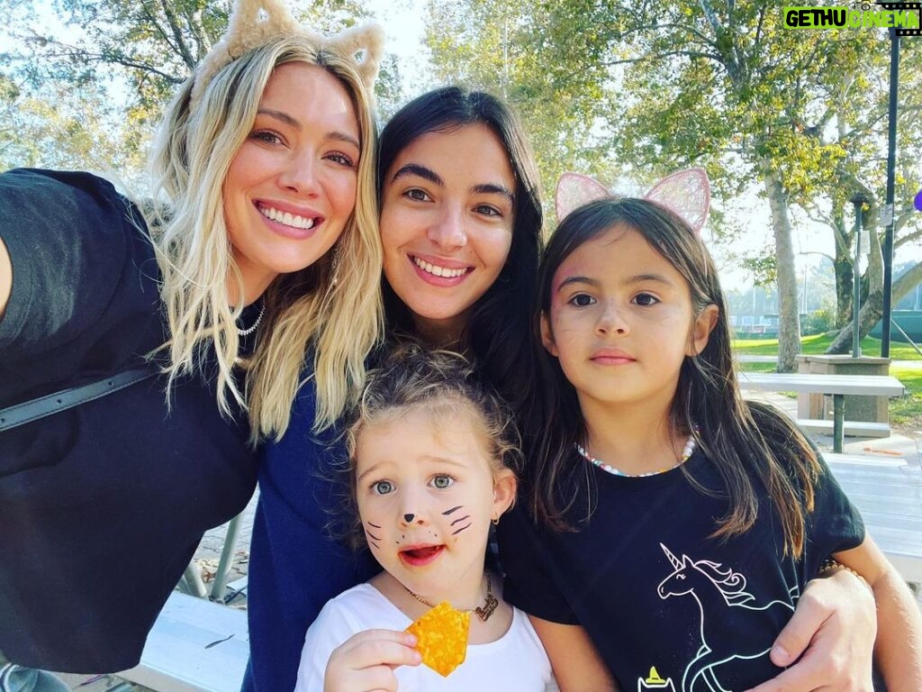 Hilary Duff Instagram - Birthday 🚨 !!! 🎂 🎂🎂🎂🎂🎂 My Sunday call, the best mama, the voice of reason, cooler than the other side of the pillow, Heart of gold, Tough as nails, Soft as the breeze. Love you my girl. Couldn’t climb all of these life mountains without you! ♥️ 👻