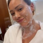 Hilary Duff Instagram - Truly looking rested and like I just came out of the womb 😂😂 my instafacial journey @drjasondiamond #drdiamondsmetacine