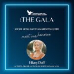 Hilary Duff Instagram - I cannot stress how important it is to educate yourselves on the harm that social media is causing to our youth. It is not all bad obviously, but it’s so important to arm yourselves and your kids with ways to keep them safe/feel heard/learn what’s real/realistic vs not. The percentage of kids/teens/young adults that have been or are being bullied/dealing with anxiety and depression is sky rocketing. I’m honored to receive an award from @org4socialmediasafety but most importantly, be there with my ears, eyes and heart open to learn how to navigate this on-going epidemic that is hurting our kids. The night is promised to inform you ❤️