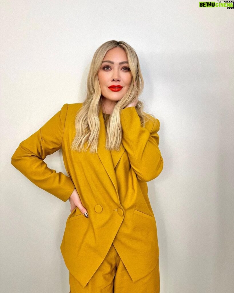 Hilary Duff Instagram - This Monday I’m on the @kellyclarksonshow I’m kind of obsessed with her and it’s the most fun of all the shows because I could just chat and chat with her forever. This is my official pitch to be friends irl ?? Kelly? Kelly? are you there??? Check local listing for times !