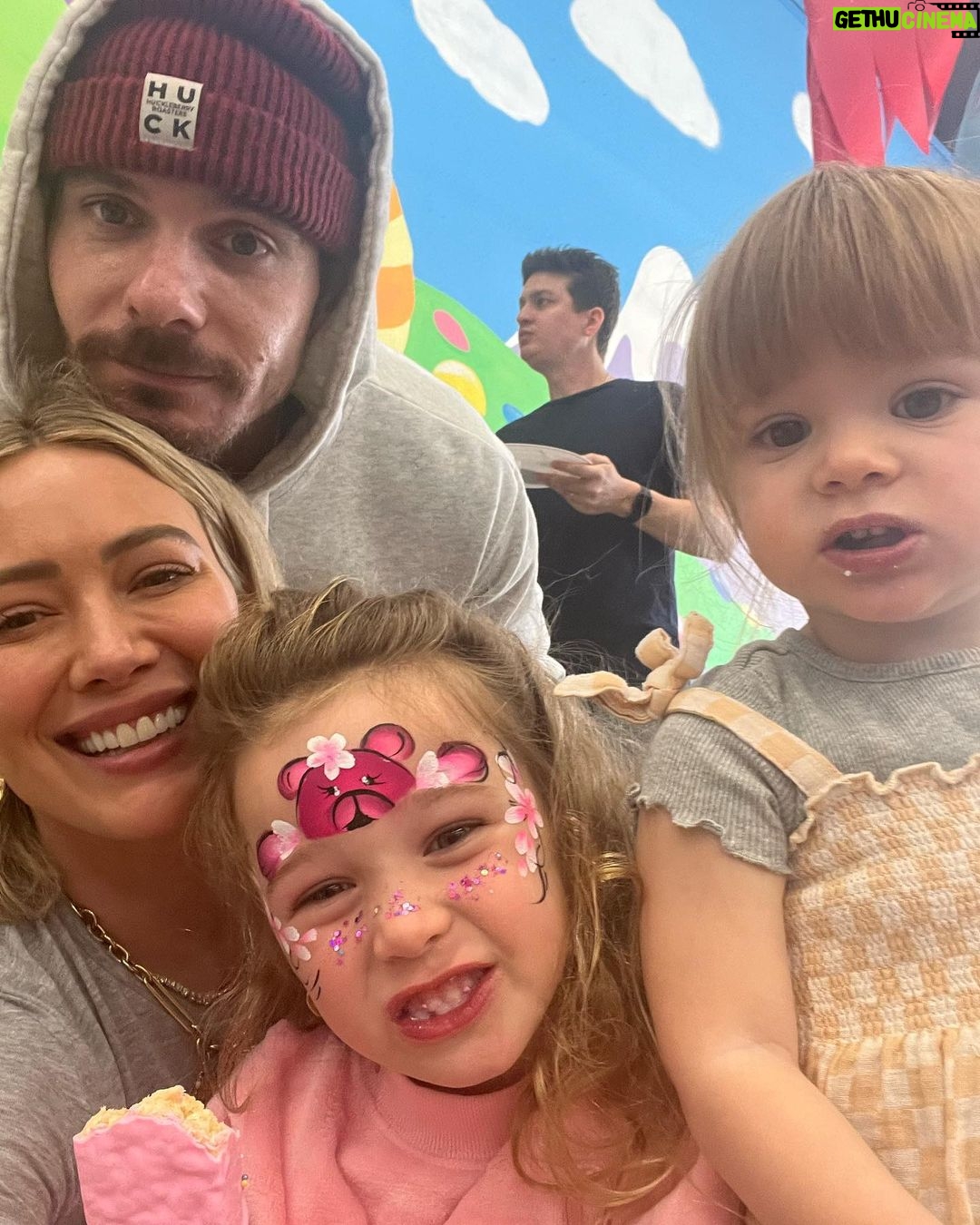 Hilary Duff Instagram - Everything is just better with …and because of you. ♥️ Happy Father’s Day to you! We love you beyond and thanks for always carrying all the stuff I pack… I set you up nice for this @matthewkoma …. Let’s hear it 🙄😊