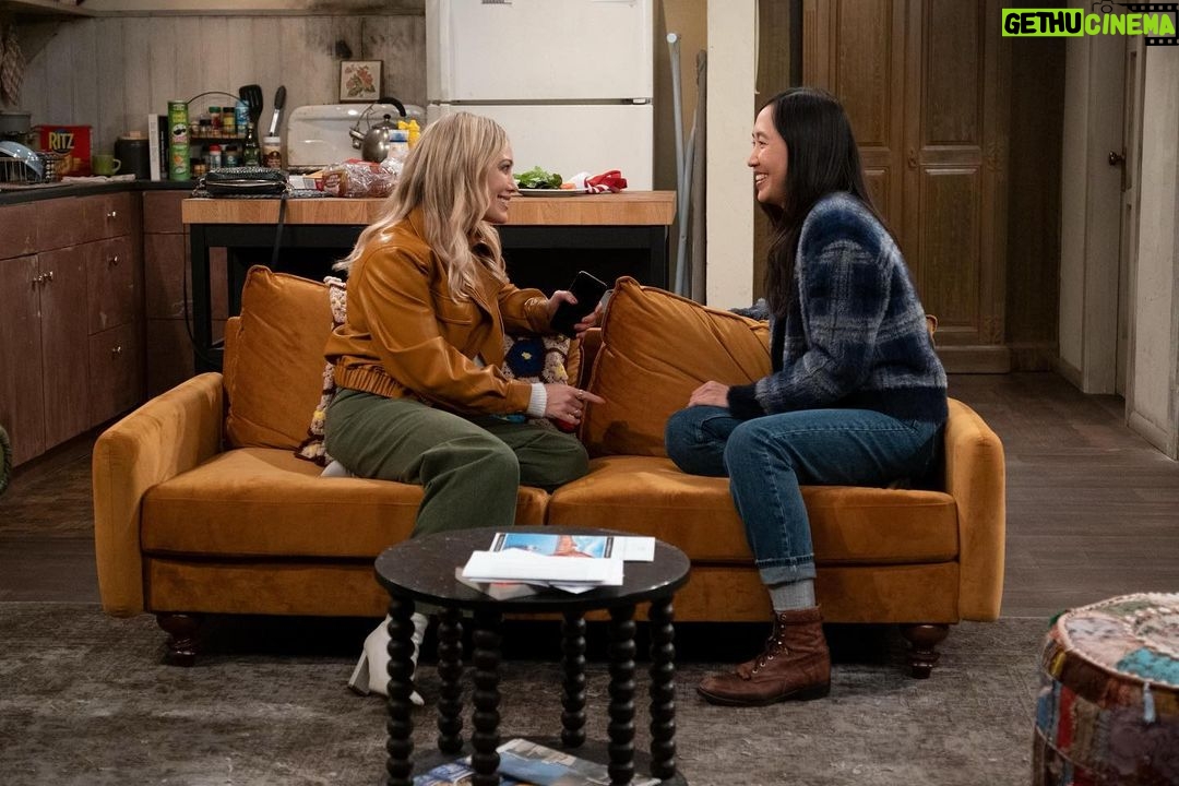 Hilary Duff Instagram - Working girls - stay on that grind! 🥬 🥬 🥬 ! Who watched last nights epi ? And who can’t stop singing our tune??? Miss you @hanktina 🥹 miss you @himyfonhulu