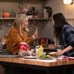 Hilary Duff Instagram - Working girls - stay on that grind! 🥬 🥬 🥬 ! Who watched last nights epi ? And who can’t stop singing our tune??? Miss you @hanktina 🥹 miss you @himyfonhulu