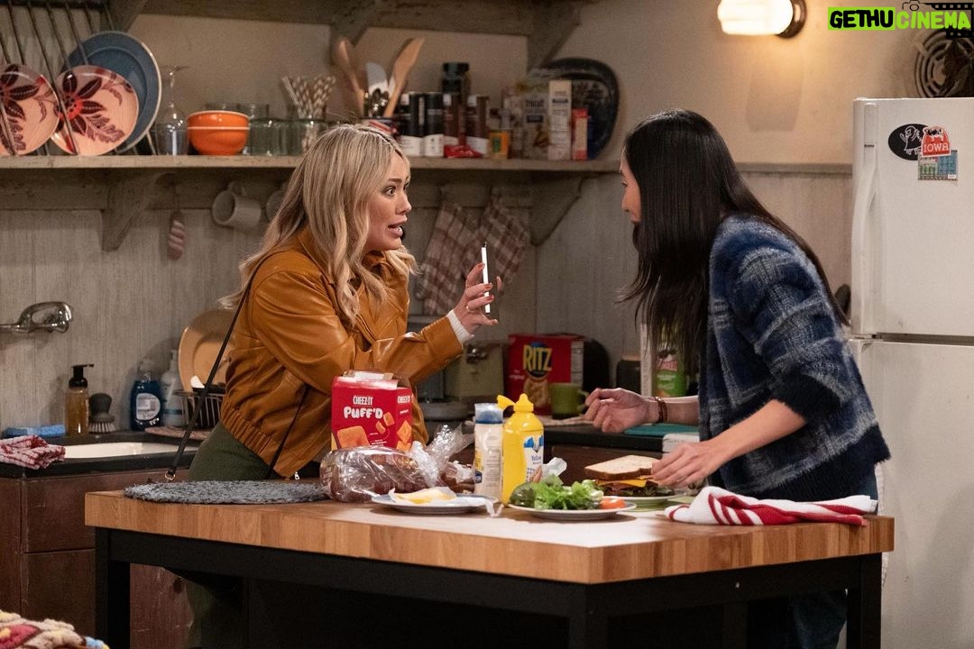 Hilary Duff Instagram - Working girls - stay on that grind! 🥬 🥬 🥬 ! Who watched last nights epi ? And who can’t stop singing our tune??? Miss you @hanktina 🥹 miss you @himyfonhulu