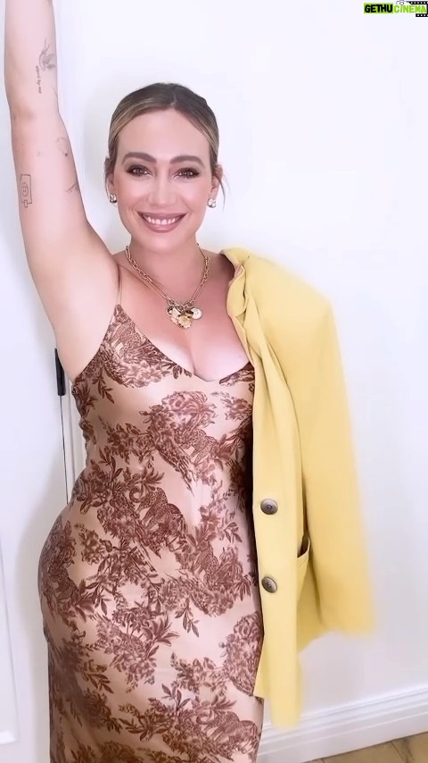 Hilary Duff Instagram - And you’re watching Beat The Bloat brought to you by @ollywellness 😉🪄 #OllyPartner