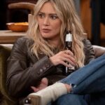 Hilary Duff Instagram - One of my favorite episodes of the season this week🤍 @himyfonhulu especially when Jesse teaches Sophie how to drive- what would be something you had to learn in 24 hrs so you didn’t have to drink the “drippings”