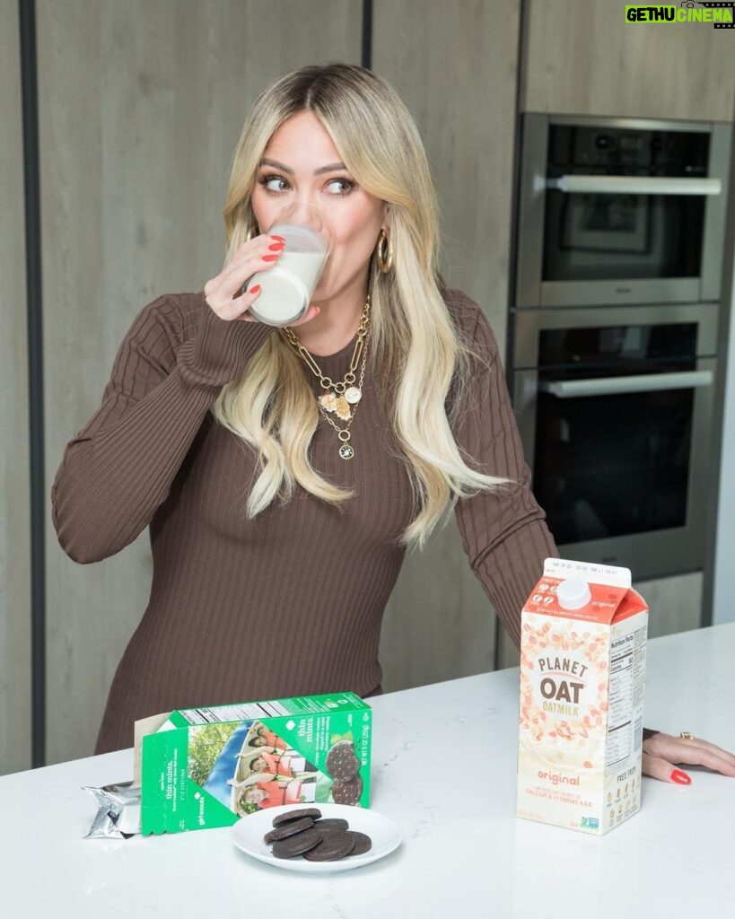 Hilary Duff Instagram - What’s better than a kitchen full of delicious @planetoat oatmilks paired with your favorite @girlscouts cookies?! I’m joining the incredible partnership between Planet Oat and the Girl Scout Cookie Program, which helps Girl Scouts as they learn, grow, find their voices, and take action to make the world a better place. Check out all the perfect pairings at planetoat.com/girlscouts and make the most out of your cookie season! I know I am! #ad #PlanetOatxGirlScouts