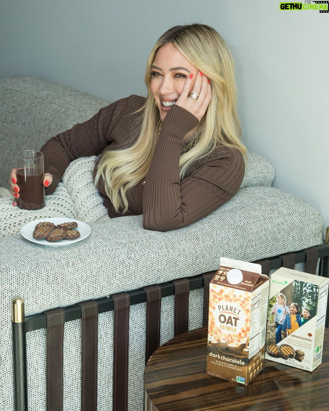 Hilary Duff Instagram - What’s better than a kitchen full of delicious @planetoat oatmilks paired with your favorite @girlscouts cookies?! I’m joining the incredible partnership between Planet Oat and the Girl Scout Cookie Program, which helps Girl Scouts as they learn, grow, find their voices, and take action to make the world a better place. Check out all the perfect pairings at planetoat.com/girlscouts and make the most out of your cookie season! I know I am! #ad #PlanetOatxGirlScouts