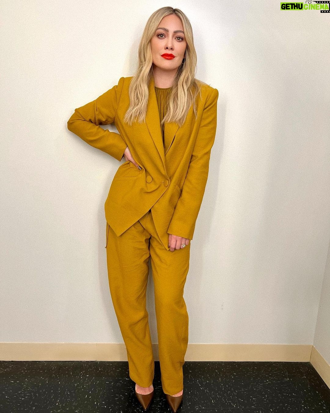 Hilary Duff Instagram - This Monday I’m on the @kellyclarksonshow I’m kind of obsessed with her and it’s the most fun of all the shows because I could just chat and chat with her forever. This is my official pitch to be friends irl ?? Kelly? Kelly? are you there??? Check local listing for times !