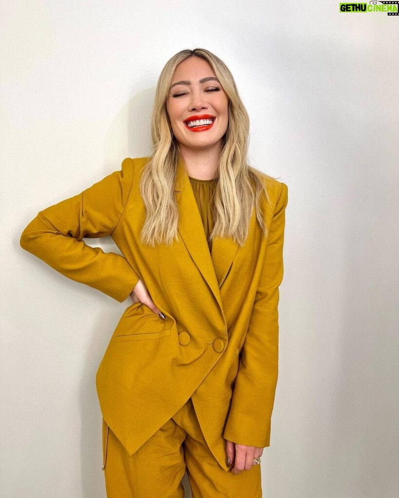 Hilary Duff Instagram - This Monday I’m on the @kellyclarksonshow I’m kind of obsessed with her and it’s the most fun of all the shows because I could just chat and chat with her forever. This is my official pitch to be friends irl ?? Kelly? Kelly? are you there??? Check local listing for times !