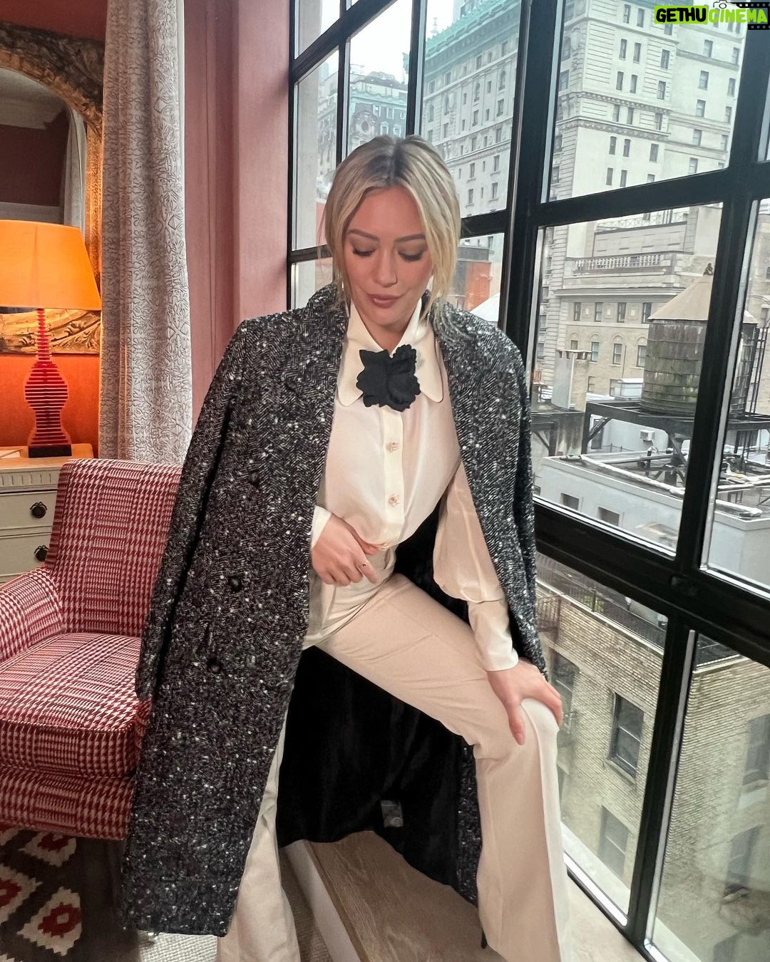 Hilary Duff Instagram - Put clean clothes on for @livekellyandryan! Tune in tomm @ 9am!