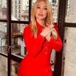 Hilary Duff Instagram - Early morning poses because this morning I’m up for @goodmorningamerica and not packing lunches and trying to brush toddler hair