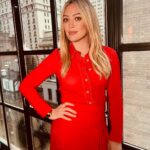 Hilary Duff Instagram - Early morning poses because this morning I’m up for @goodmorningamerica and not packing lunches and trying to brush toddler hair