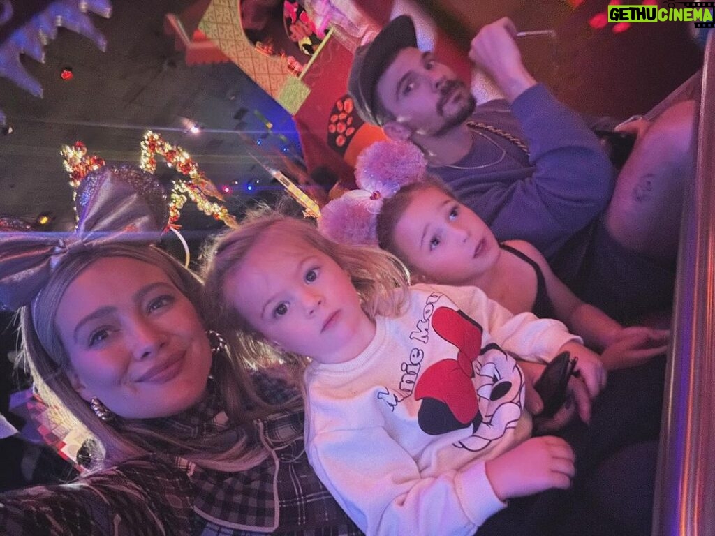 Hilary Duff Instagram - @disneyland you got the sauce . It’s always an epic day of happiness, joy, wonder, surprise and calories! ☺This time of year is my absolute favorite! You guys are so dialed. Love you, thanks for the memories 🥹 @disneyparks