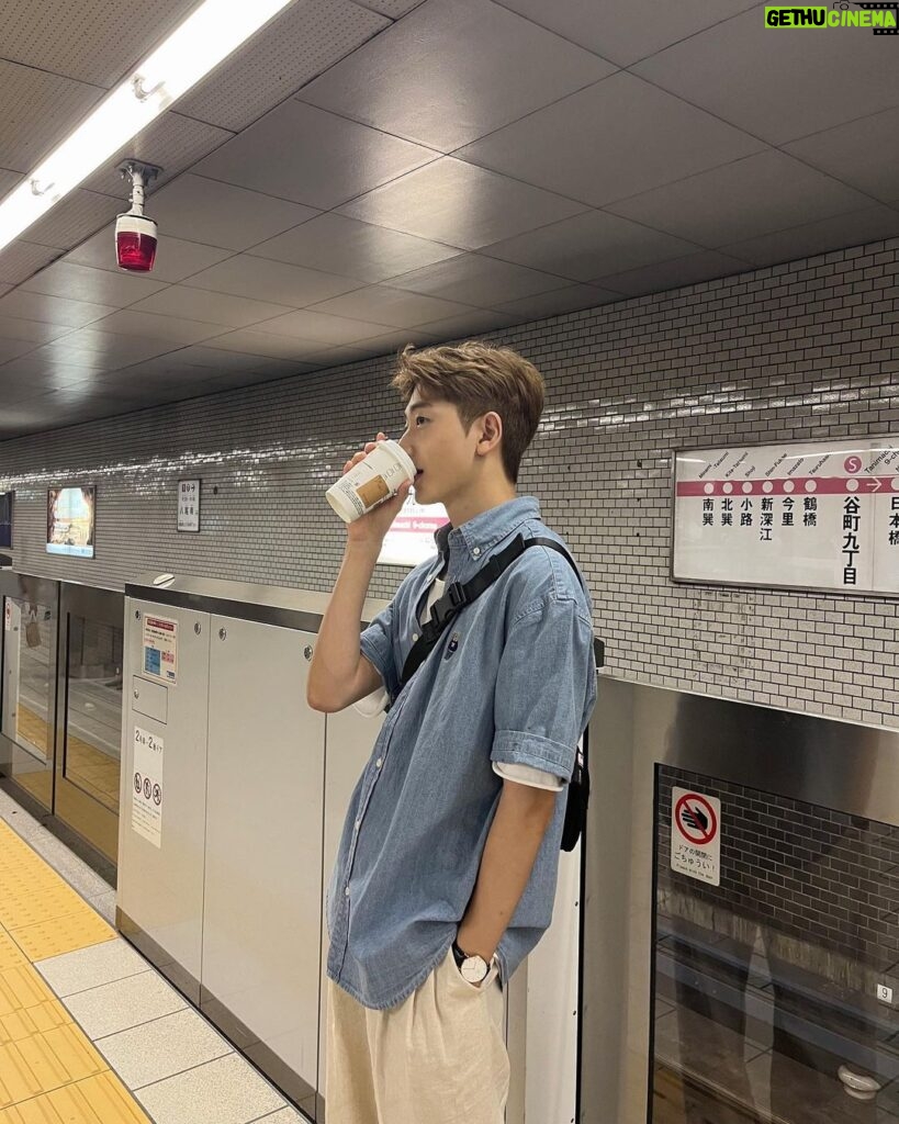 Hong Eun-ki Instagram - 약속~해줘~🤙🏻 #일본 #여행 #지하철