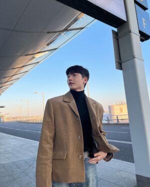 Hong Eun-ki Instagram - 🇰🇷-✈️-🇻🇳