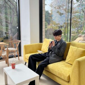 Hong Eun-ki Instagram - 이게 얼마만의 카페람🙂🙃