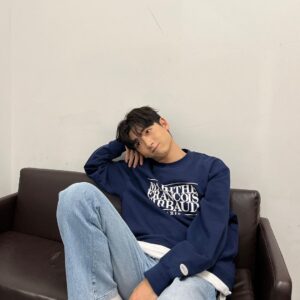 Hong Eun-ki Instagram - 졸려 안돼 자면 안돼
