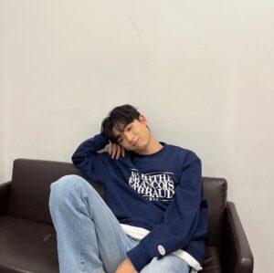 Hong Eun-ki Instagram - 졸려 안돼 자면 안돼