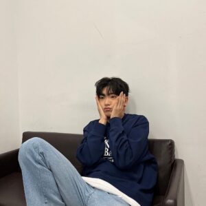 Hong Eun-ki Instagram - 졸려 안돼 자면 안돼