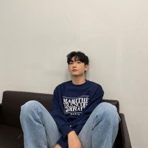 Hong Eun-ki Instagram - 졸려 안돼 자면 안돼