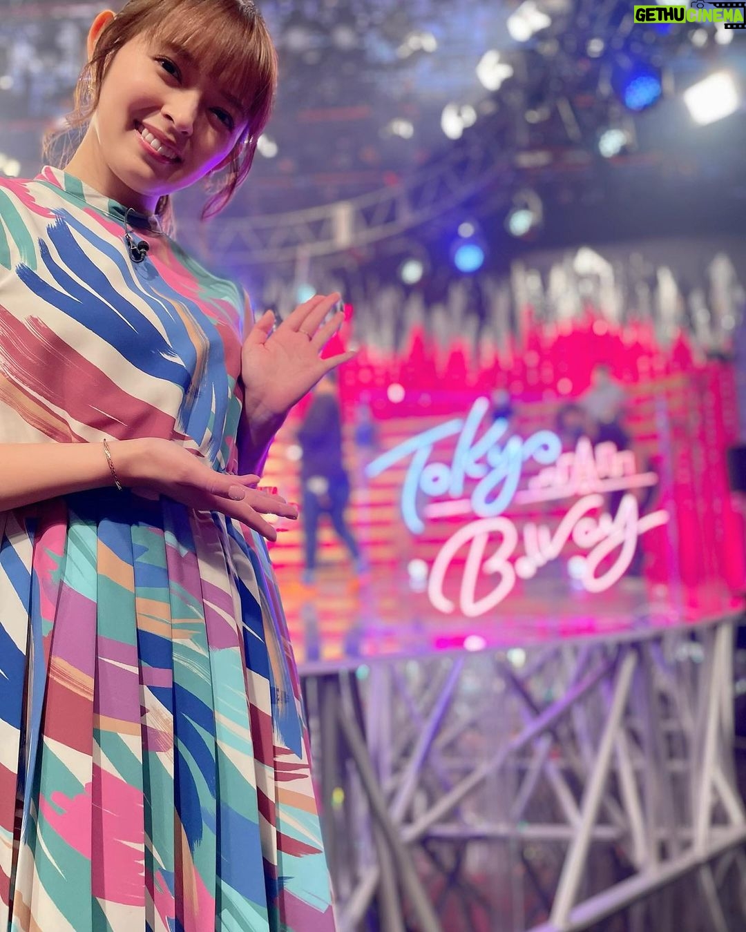 Honoka Yahagi Instagram - 本日、深夜0:25から放送の「東京ブロードウェイ」にアシスタントとして、出演させて頂きます✨ この番組は、本日と9月8日の2週にわたって放送されます! 素晴らしいゲストの皆さんのパフォーマンスとトークを堪能できますよっ😍 是非ご覧ください💕 ワンピース@emiriawiz_official ピアス@joueteofficial #東京ブロードウェイ #フジテレビ #新番組