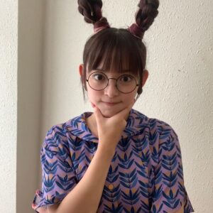 Honoka Yahagi Instagram - 本日、深夜1:38より
ドラマ「壁サー同人作家の猫屋敷くんは承認欲求をこじらせてる」第2話放送です🌸

夢に向かって頑張ってる姿がとっても魅力的ですよっ✨

山田は今回も骨肉先生を支えてます💪🏻
強い想いを込めてお芝居しました。

是非ご覧ください☺️

#壁こじ
