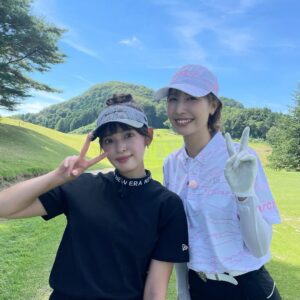 Honoka Yahagi Instagram - この度、BS12にて放送の「ゴルフ女子 ヒロインバトル」に出演させていただきますっ⛳️
こういったゴルフ番組は初めてなので、かなり緊張しましたがとっても楽しい収録でした😊

米澤有プロとチームを組んで、支えていただきながら頑張りました💪🏻
10月2日(日)18:30から放送です✨
4週にわたっての放送となります！

普段お見せしない姿が見られるのではないでしょうか🙌🏻
是非ご覧ください💕
#ゴルフ
#ゴルフ女子
#ヒロインバトル
#bs12トゥエルビ
