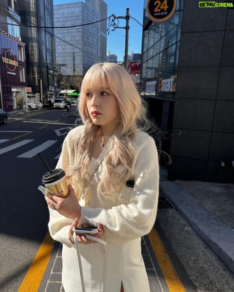 Honoka Yahagi Instagram - 念願のメイクしてもらった😍🩷 アイドル体験みたいで楽しかったぁ🙌🏻 Oui Oui 위위아뜰리에